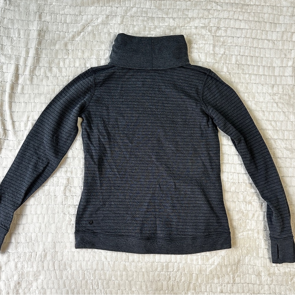 Grey Lululemon mock neck long sleeve top